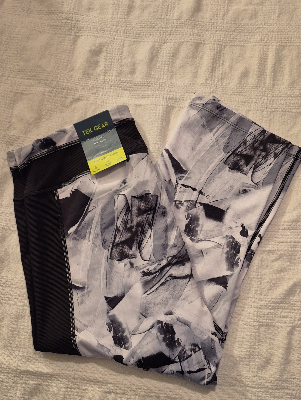 Tek Gear women's XXL capri mid rise black, gray, white leggings NWT